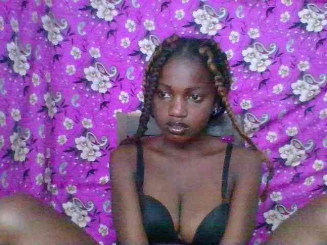 LovelyBlackGirl webcam