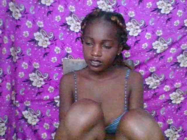 LovelyBlackGirl webcam