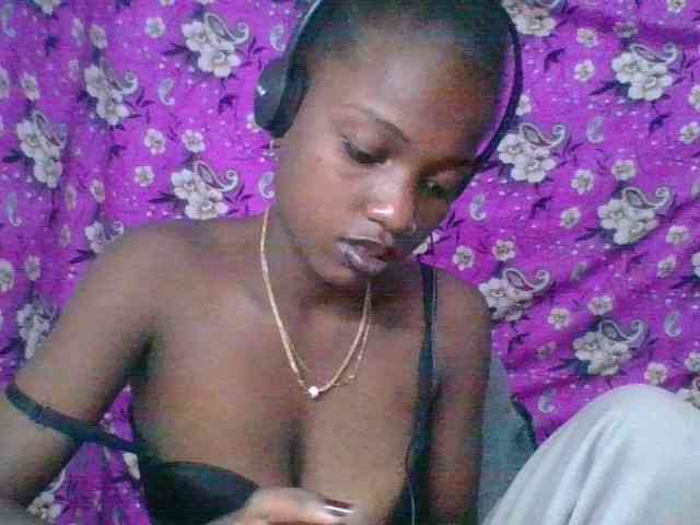LovelyBlackGirl webcam