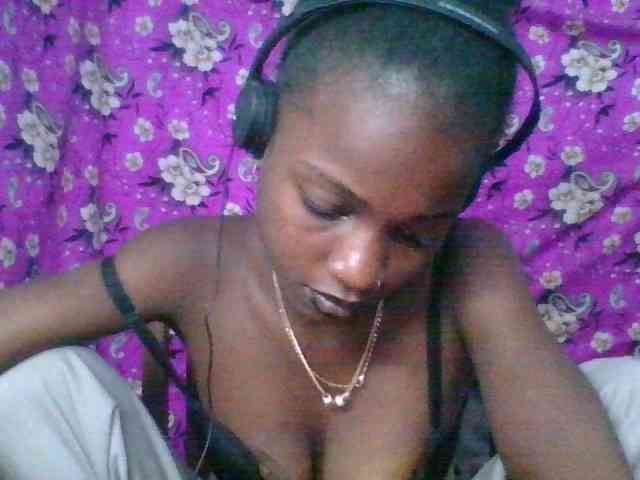 LovelyBlackGirl webcam