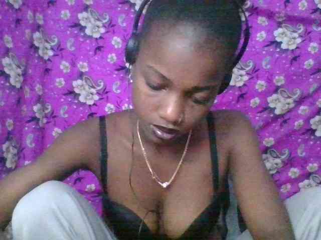 LovelyBlackGirl webcam