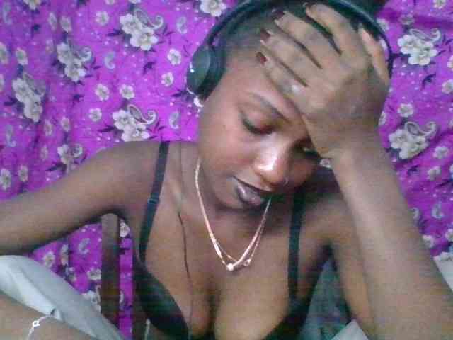 LovelyBlackGirl webcam