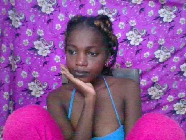 LovelyBlackGirl webcam