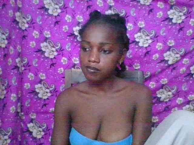 LovelyBlackGirl webcam