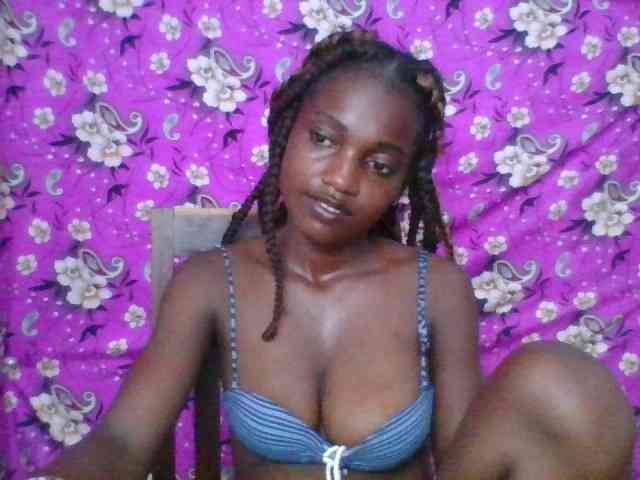 LovelyBlackGirl webcam