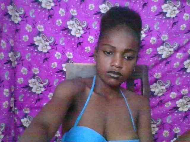 LovelyBlackGirl webcam