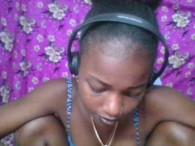 LovelyBlackGirl webcam