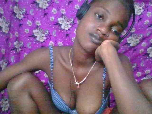 LovelyBlackGirl webcam