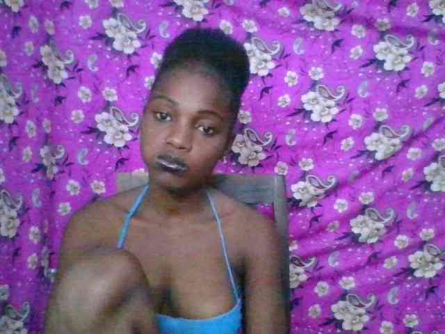 LovelyBlackGirl webcam