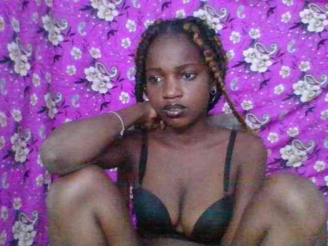 LovelyBlackGirl webcam