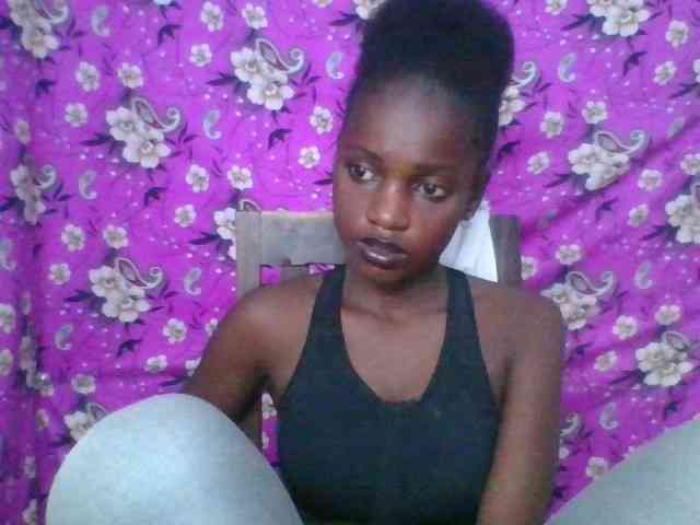 LovelyBlackGirl webcam