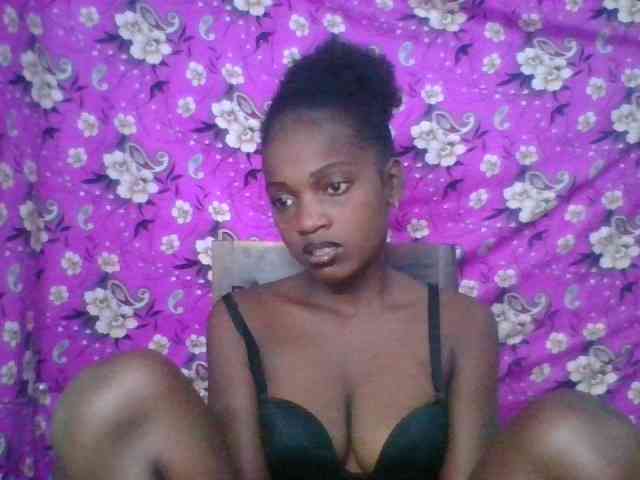 LovelyBlackGirl webcam