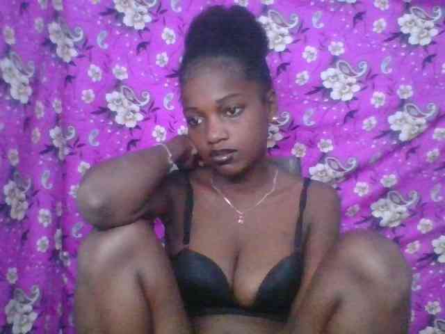 Modèle: LovelyBlackGirl