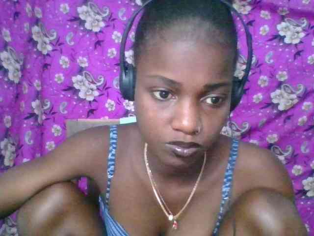 LovelyBlackGirl webcam
