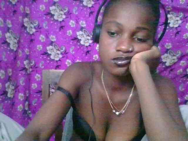 LovelyBlackGirl webcam