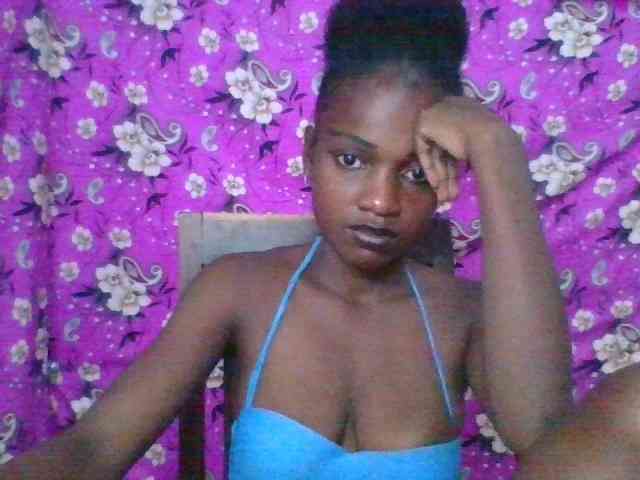 LovelyBlackGirl webcam