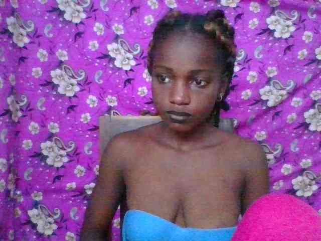 LovelyBlackGirl webcam