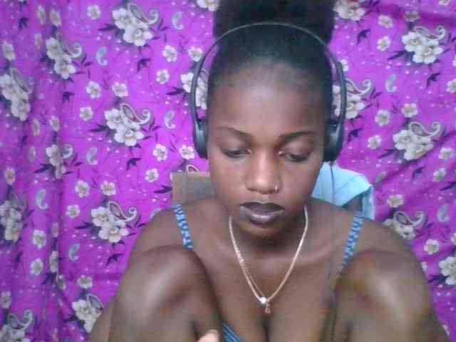 LovelyBlackGirl webcam