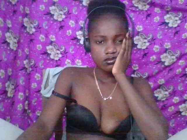 LovelyBlackGirl webcam