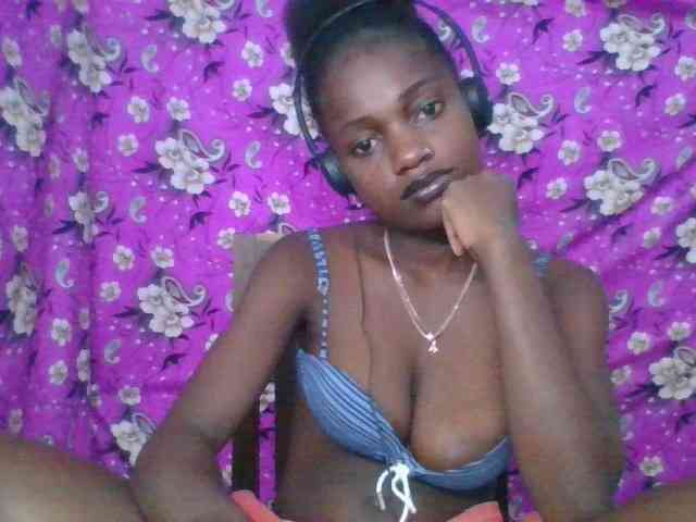 LovelyBlackGirl webcam