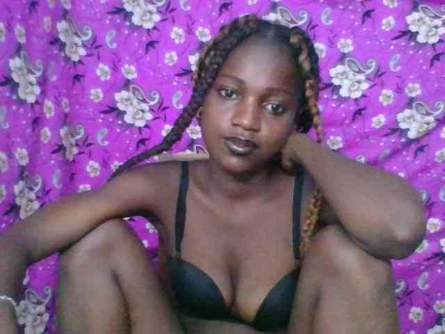 LovelyBlackGirl webcam