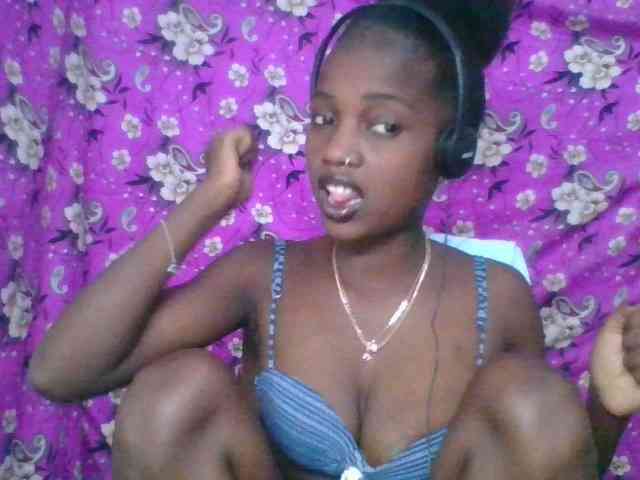 LovelyBlackGirl webcam