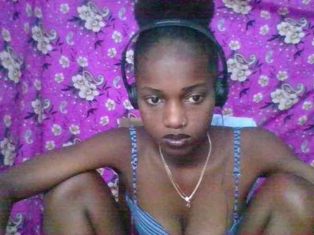 LovelyBlackGirl webcam