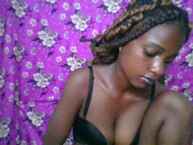 LovelyBlackGirl webcam