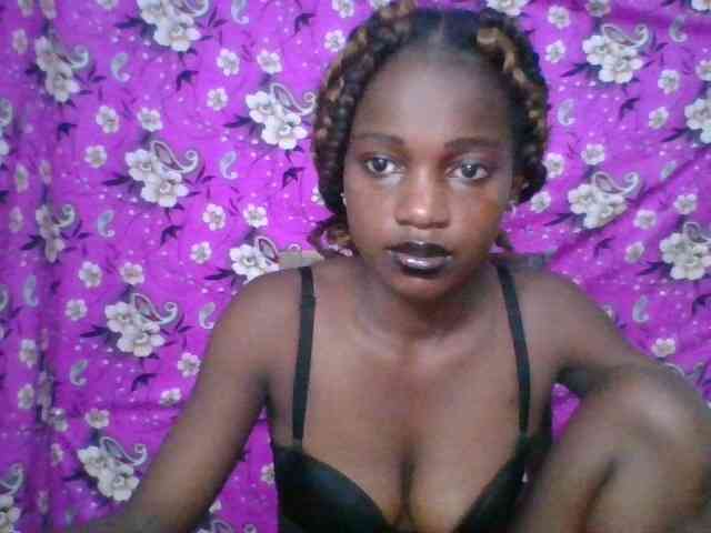 LovelyBlackGirl webcam