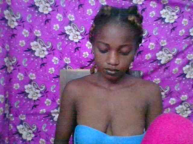 LovelyBlackGirl webcam