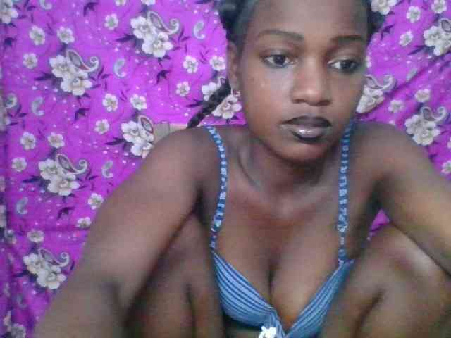 LovelyBlackGirl webcam
