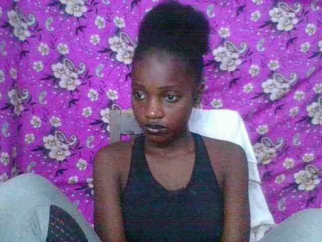 LovelyBlackGirl webcam