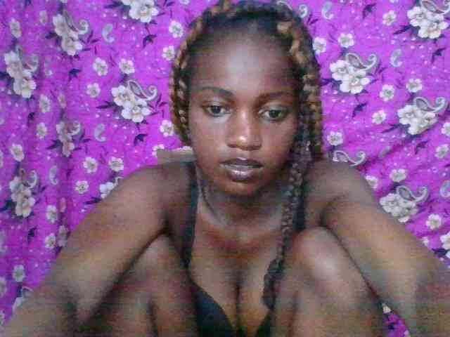 LovelyBlackGirl webcam