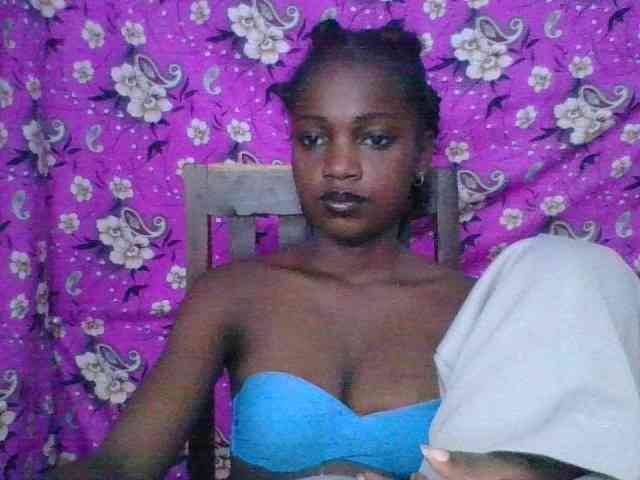 LovelyBlackGirl webcam