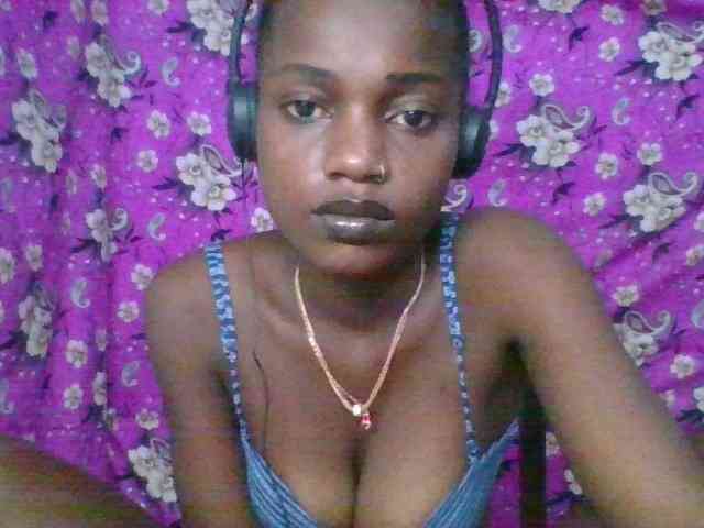 LovelyBlackGirl webcam