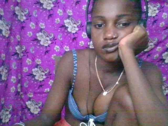 LovelyBlackGirl webcam