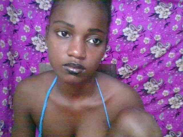 LovelyBlackGirl webcam