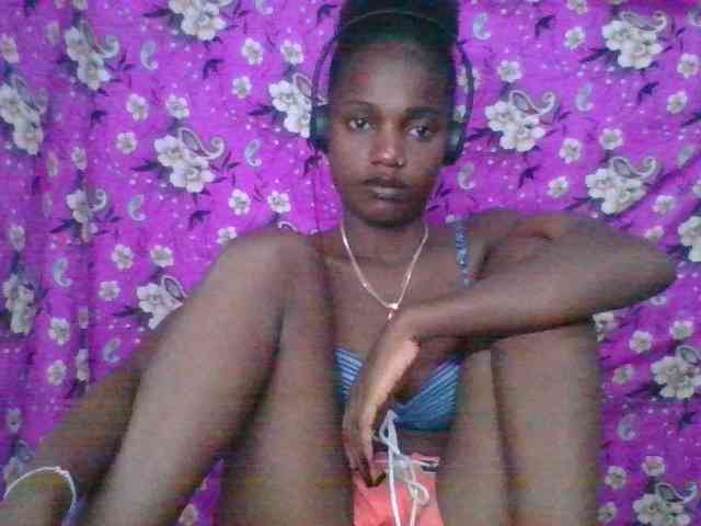 Modèle: LovelyBlackGirl