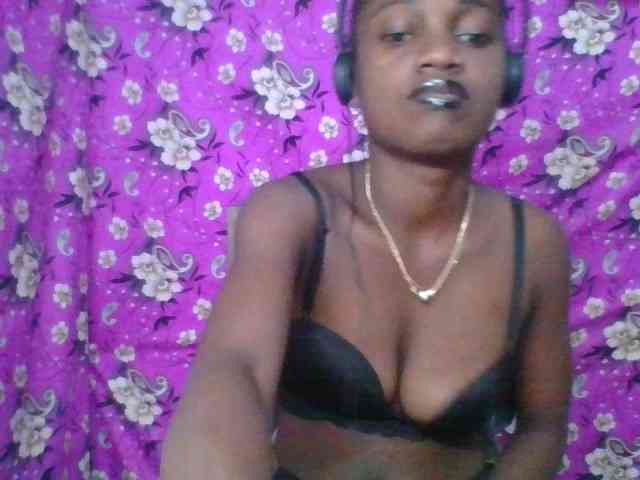 LovelyBlackGirl webcam