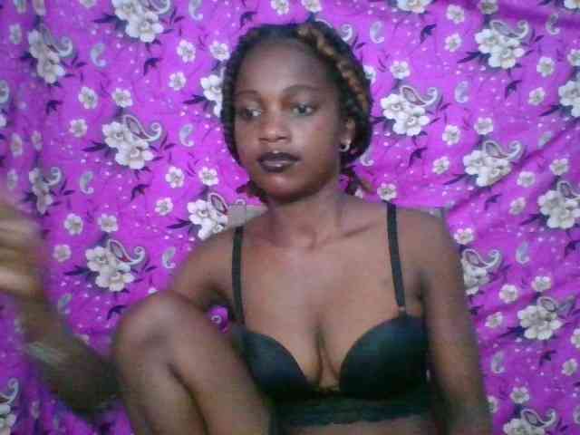 LovelyBlackGirl webcam