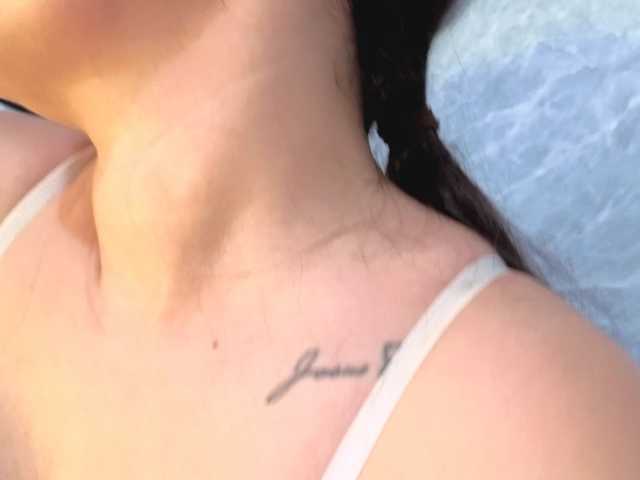 MIAREYS live cam on BongaCams