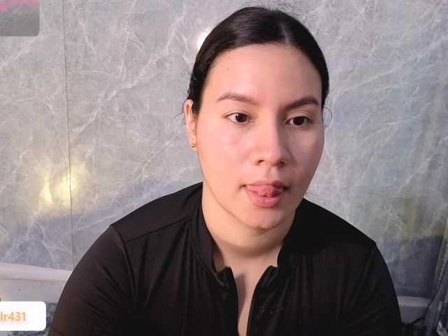 MIAREYS live cam on BongaCams