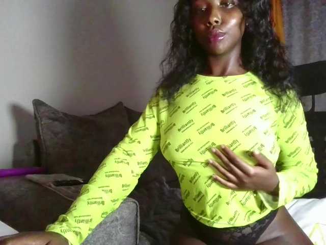 Goldiecandy's BongaCams show and profile