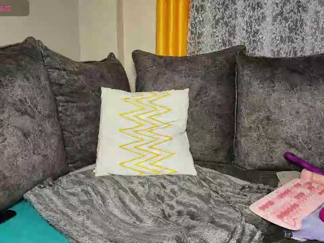 Goldiecandy — live female cam