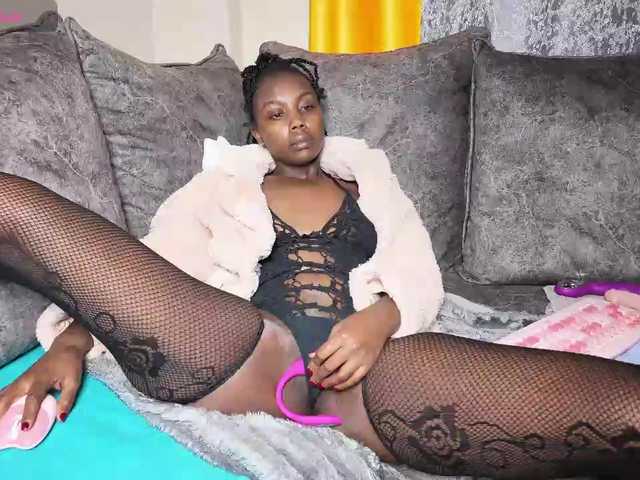 Goldiecandy — live female cam