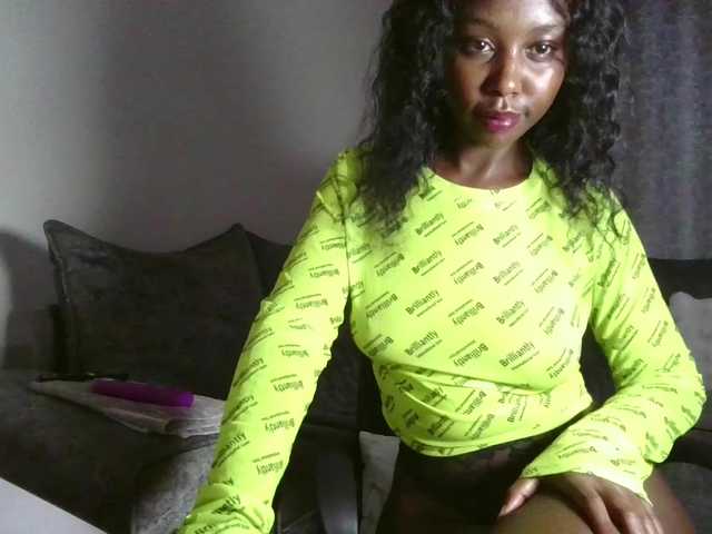 Goldiecandy's BongaCams show and profile