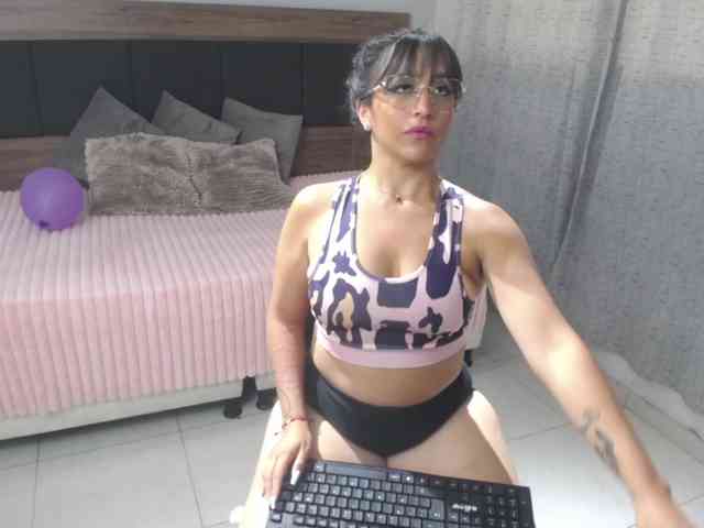 miss-charlott-18 webcam