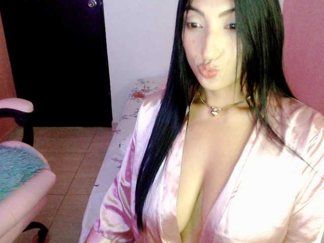 paulett2026 live cam on BongaCams