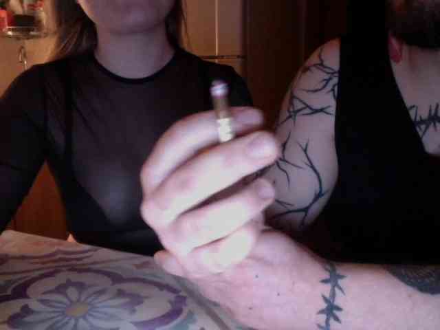 HELLAHFAMILY webcam