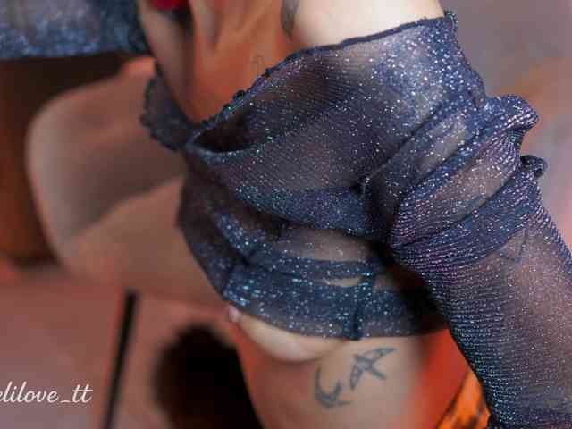 Model: MelyTaylor